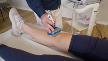 Stoßwellentherapie: Wirkung, Ablauf und Anwendungsgebiete