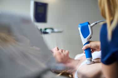 Fokussierte Stoßwellentherapie am Sehnenansatz