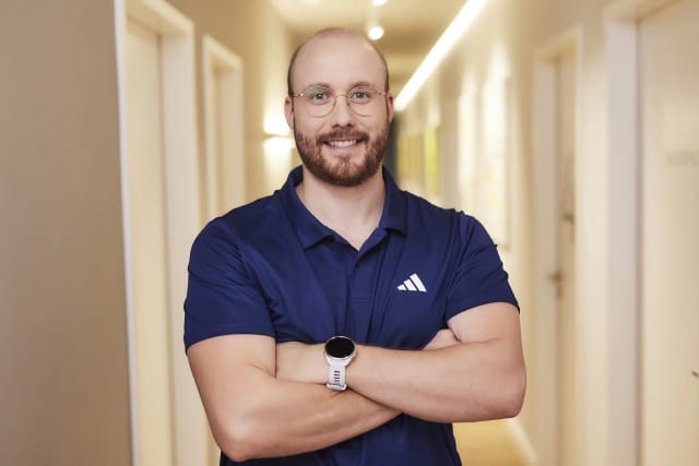 Porträt von Tom Roth, Sportosteopath